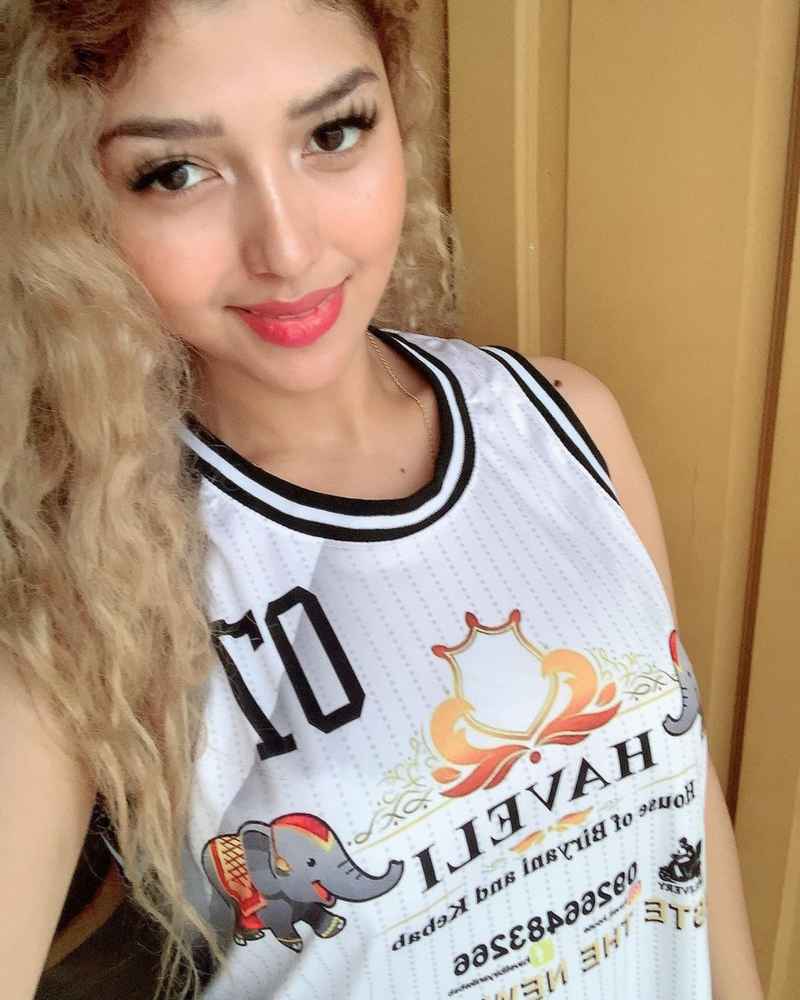 Jazlyn - curvy