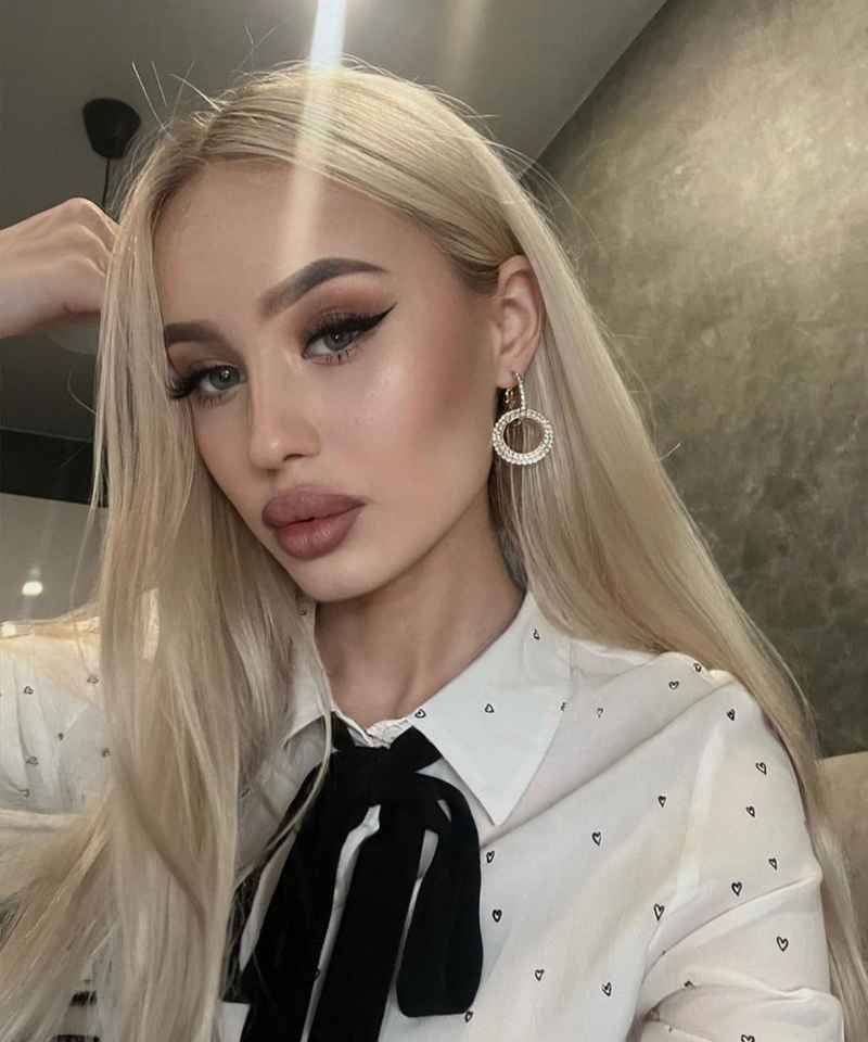 Bella - curvy