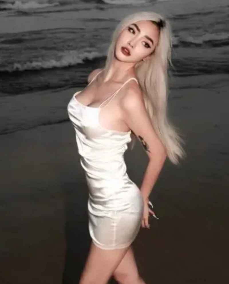 Alexia - curvy