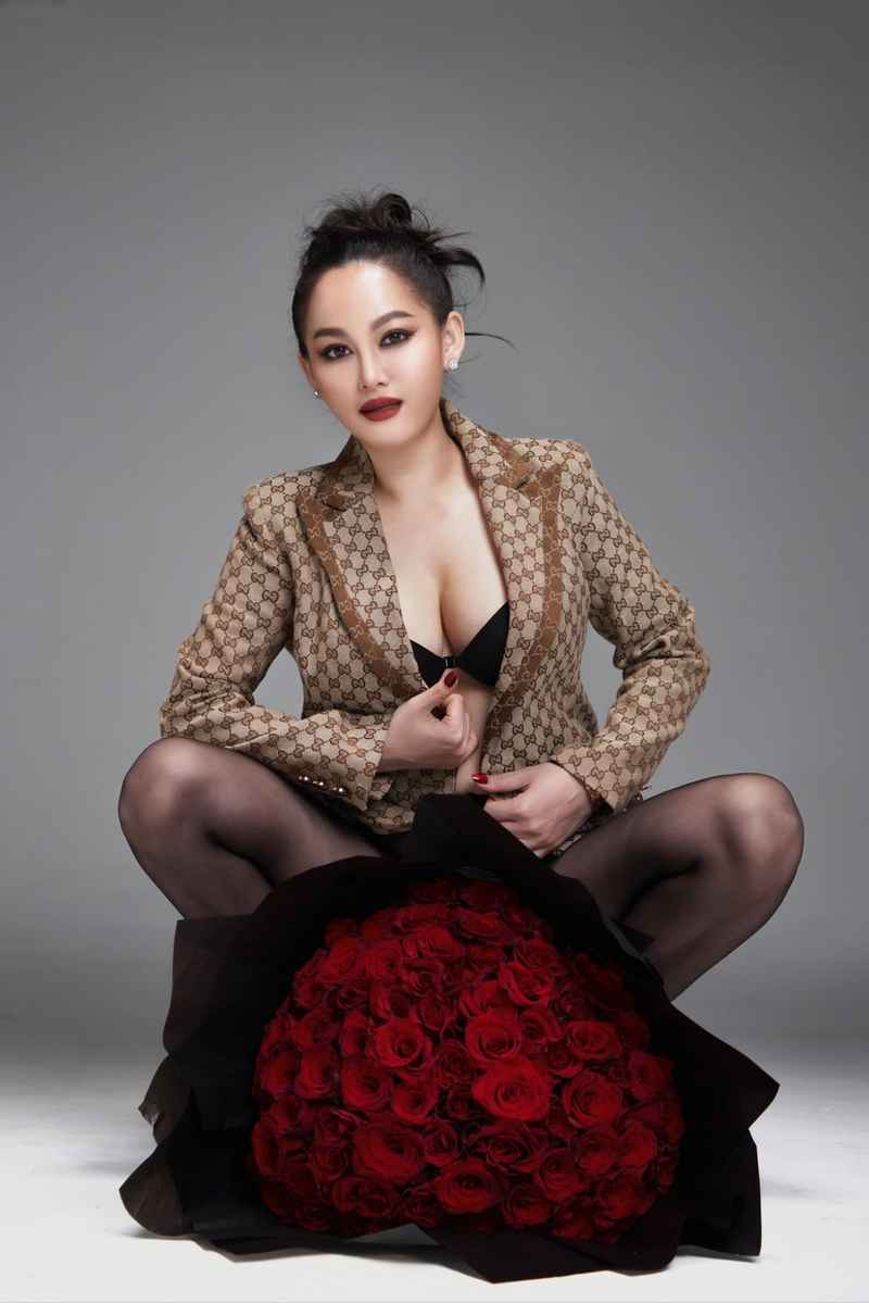 Danielle - new in town