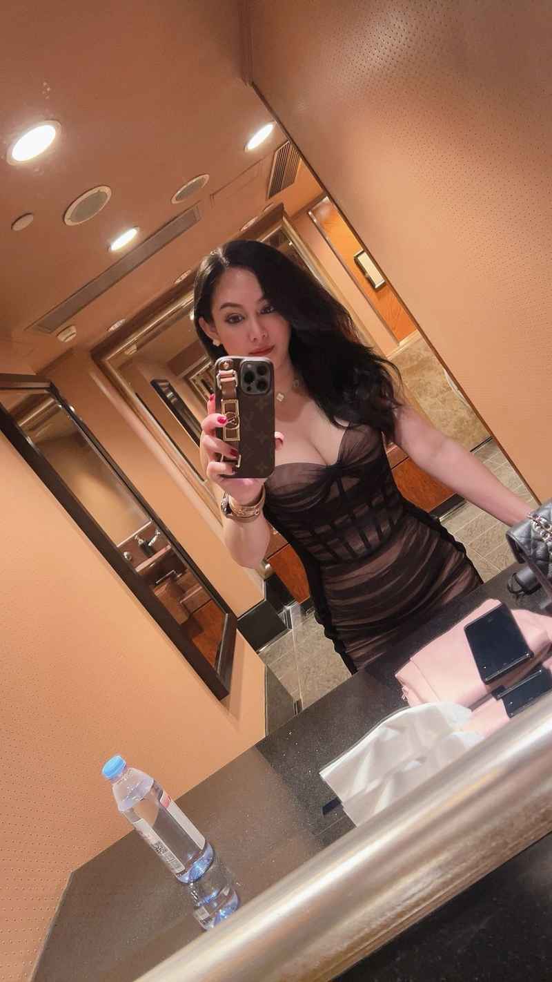 Siobhan - curvy