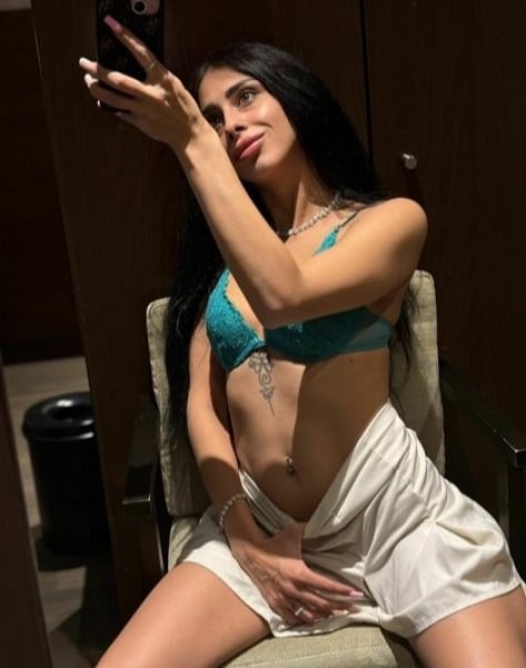 Chloe - touring