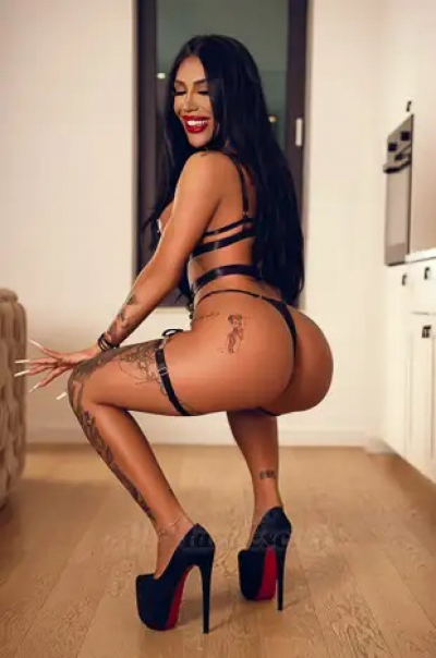 Harriet - mature companion