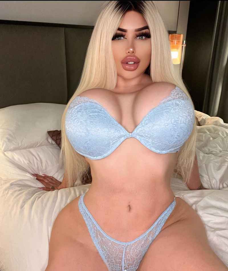 Julie - outcall available