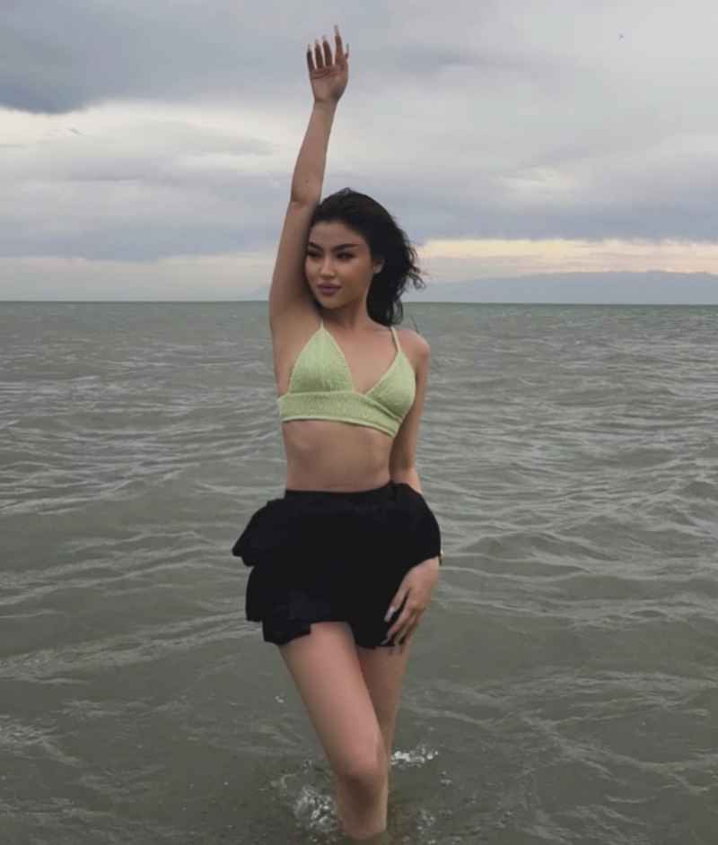 Sara - curvy
