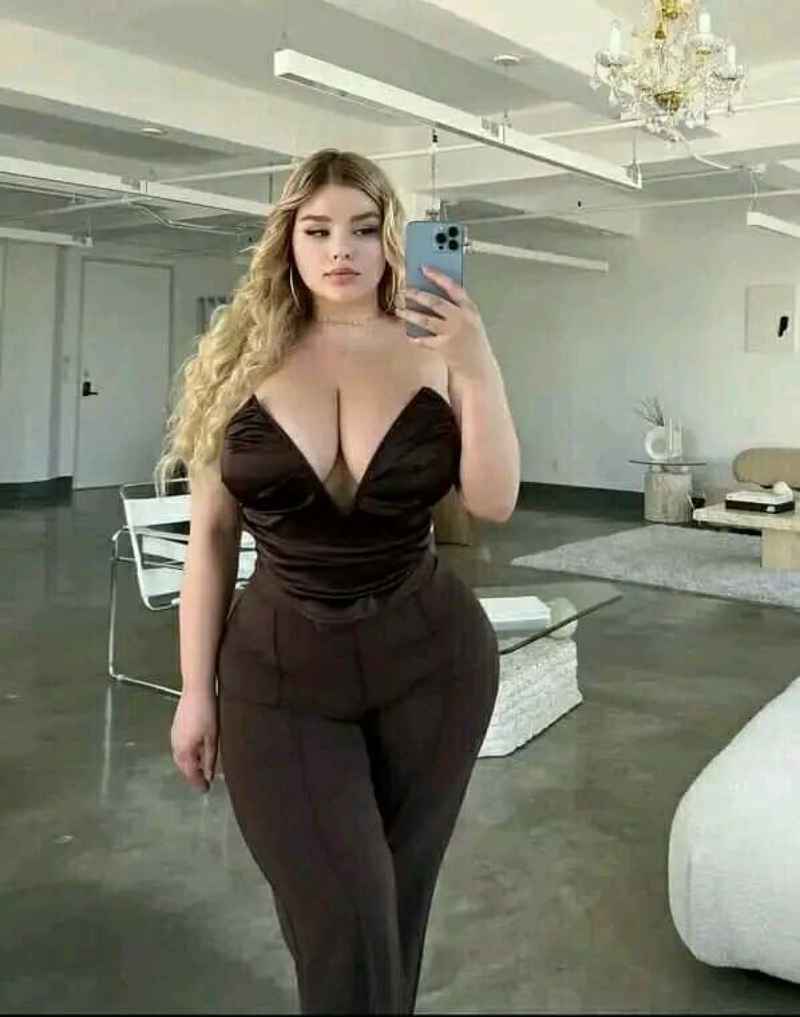 Simone - mature companion