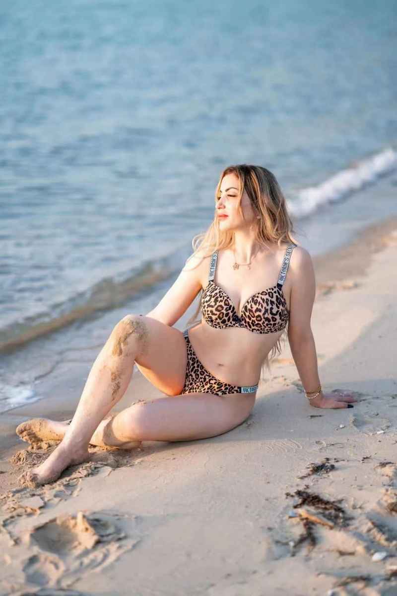 Ella - mature companion