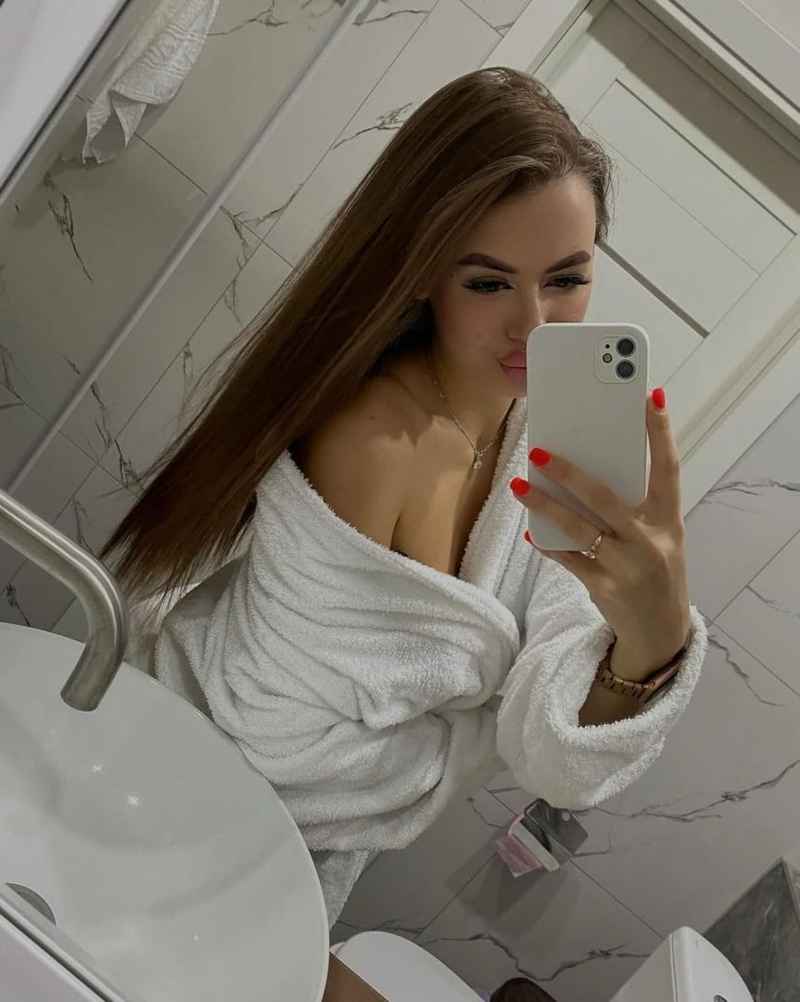 Janine - party girl