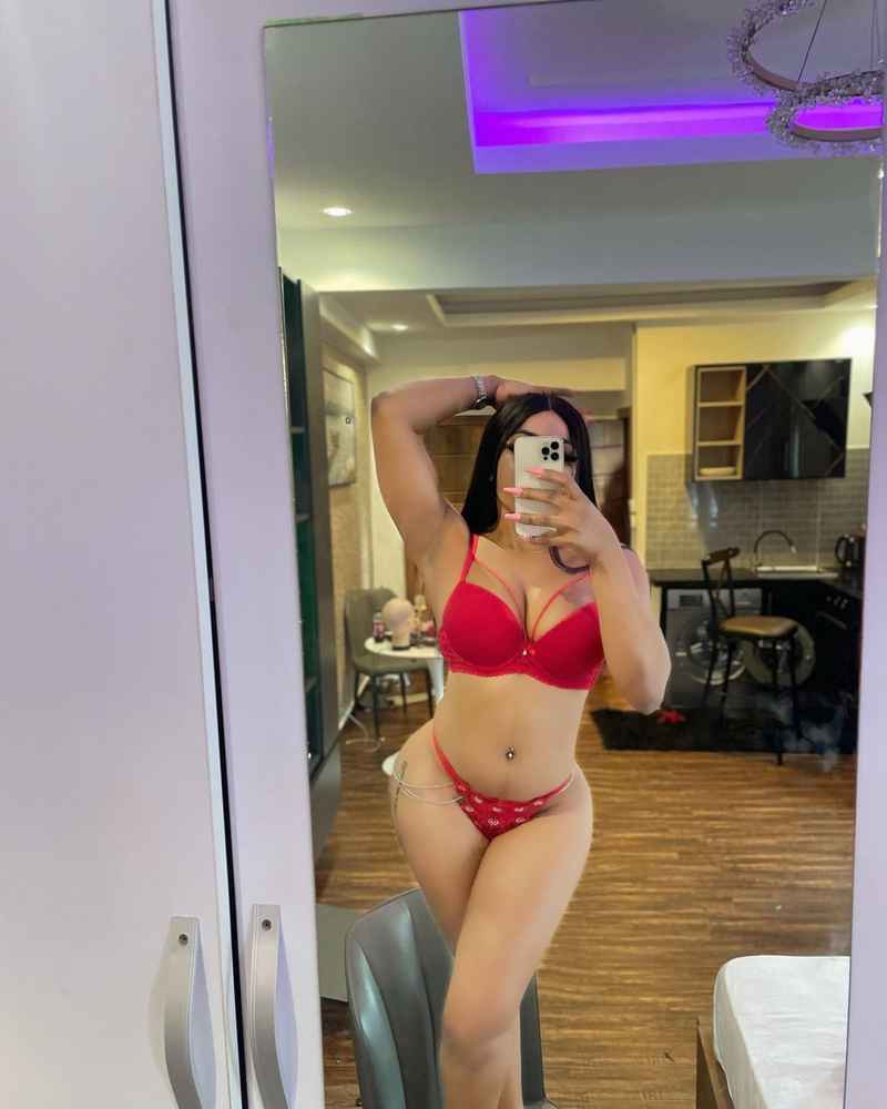 Lea - outcall available