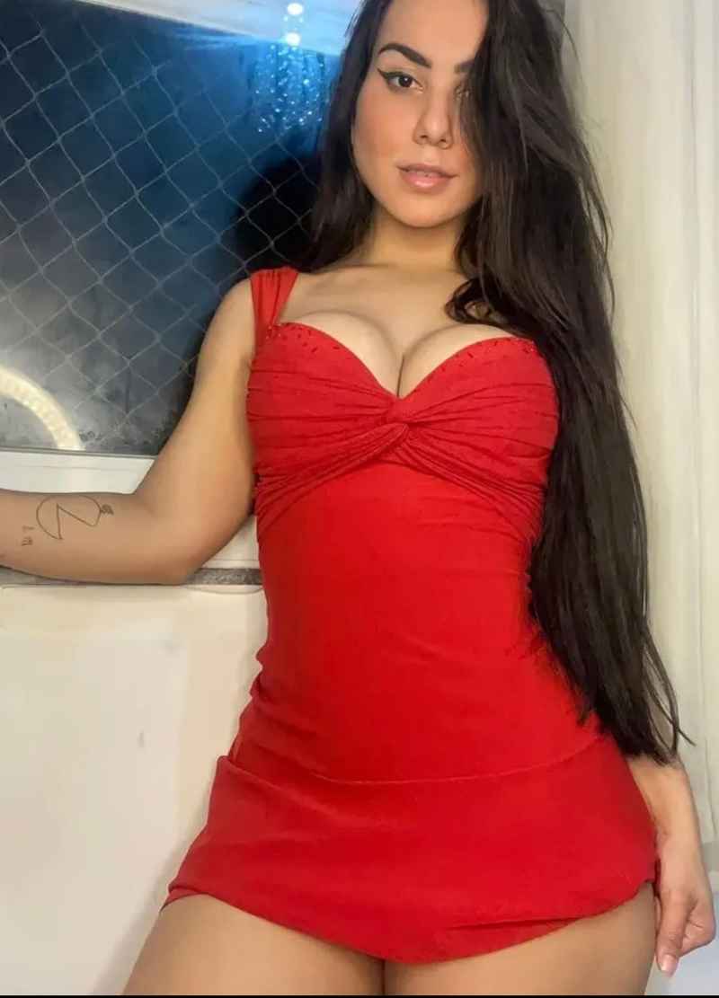 Zelie - brunette