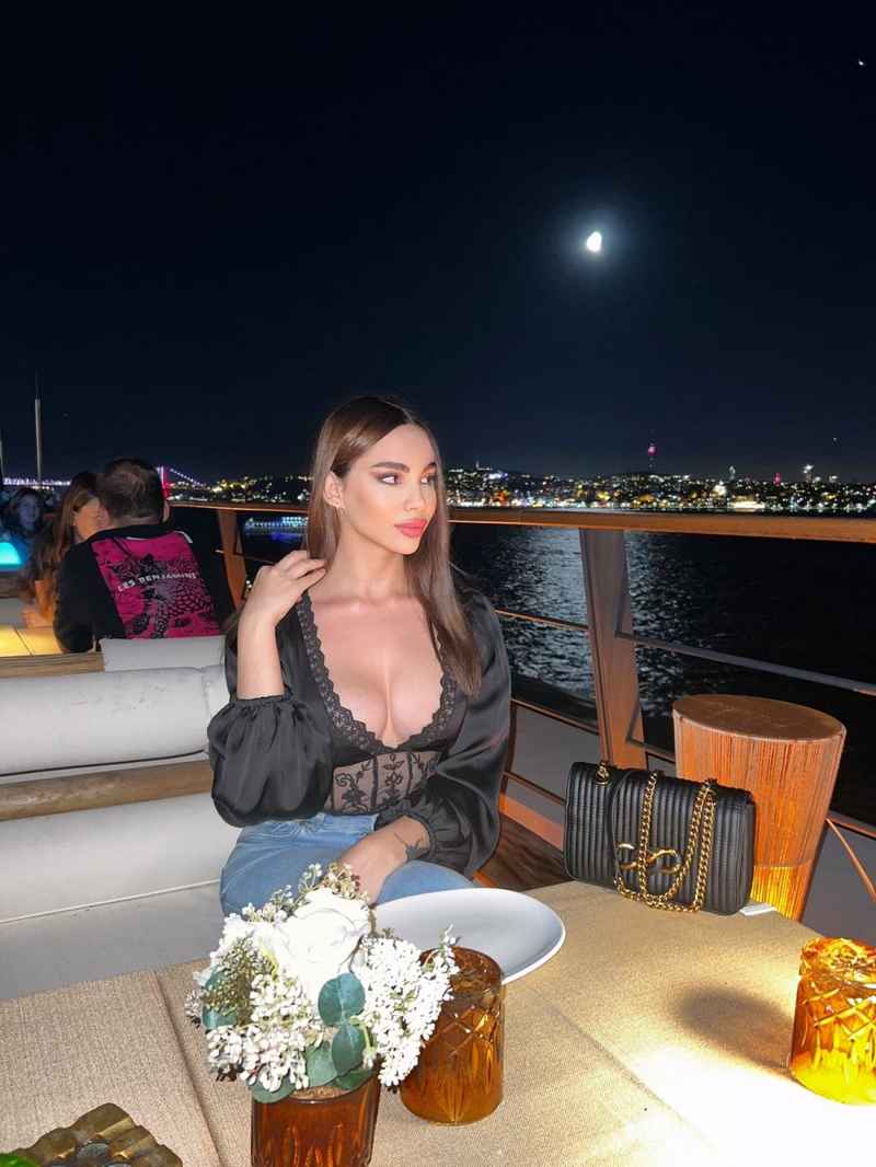 Salome - mature companion