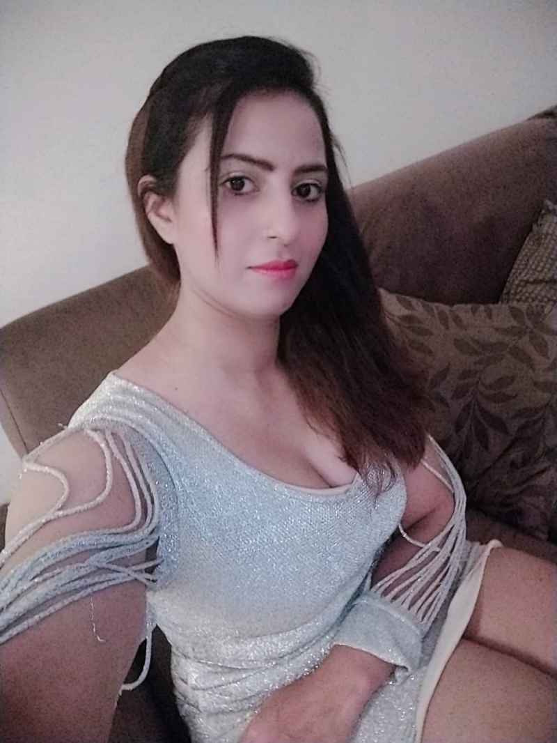 Simone - mature companion
