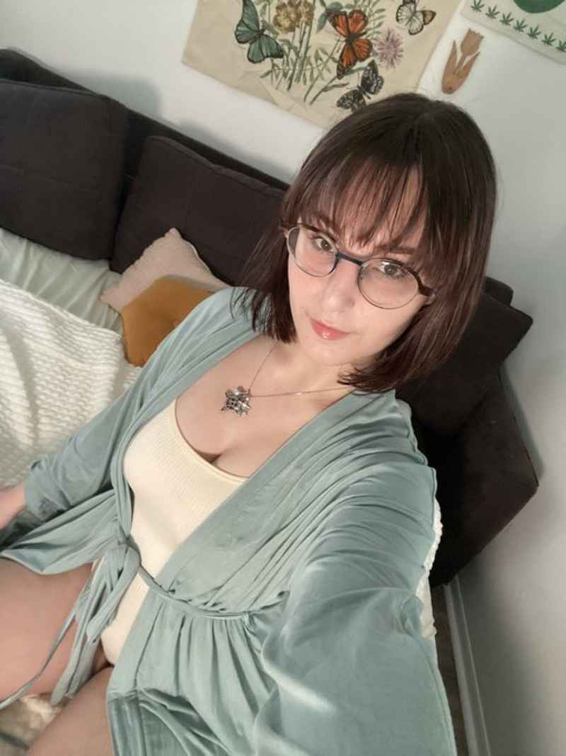 Emily - party girl