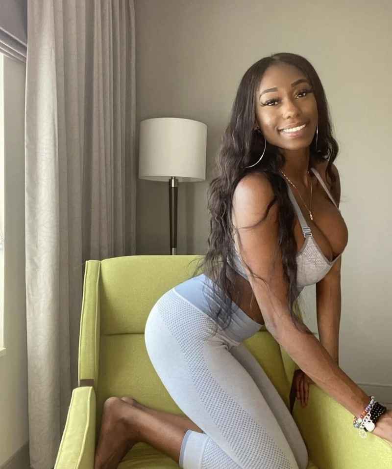 Aurelie - outcall available