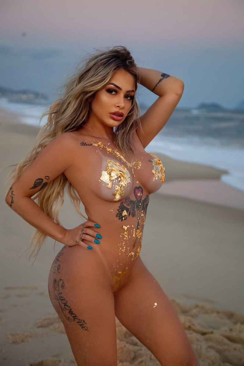 Cynthia - party girl