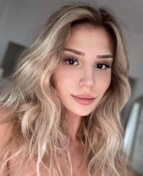 Pamela - party girl