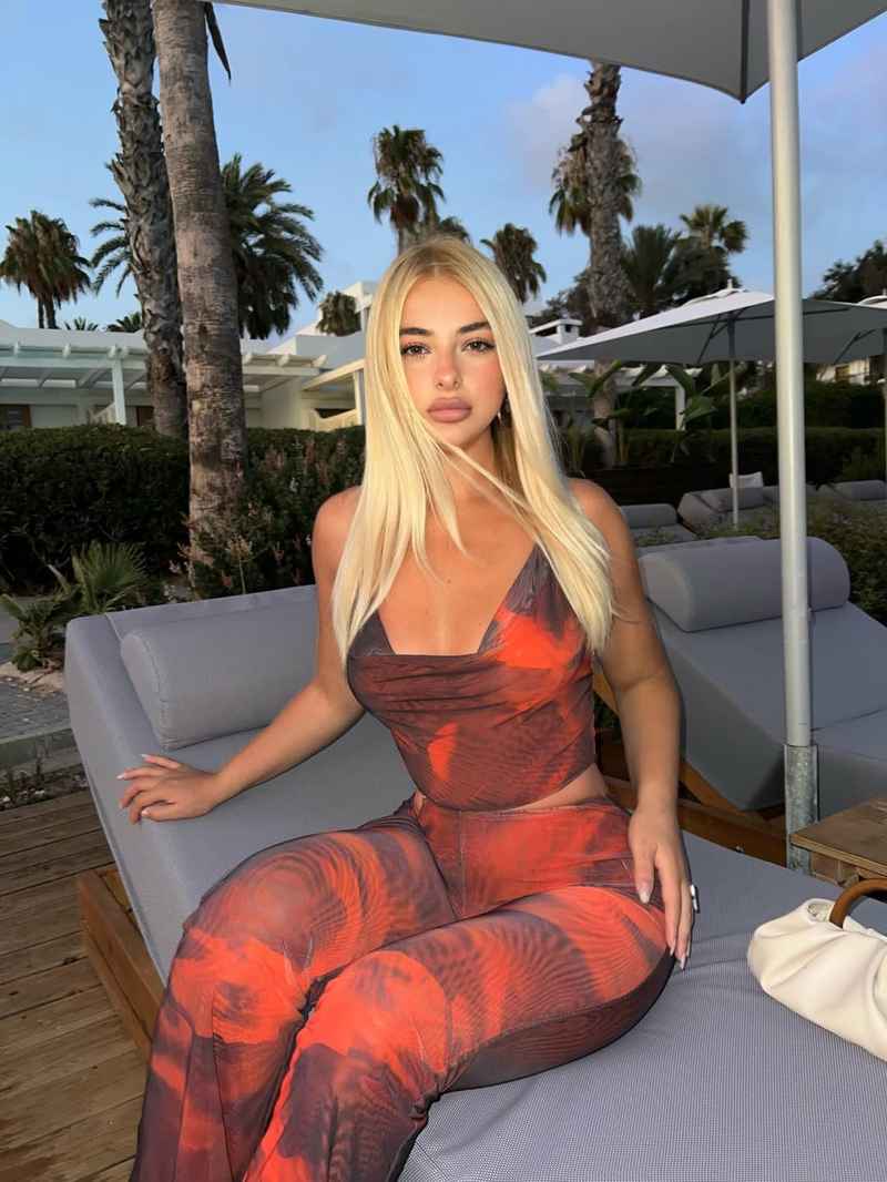 Kelly - curvy