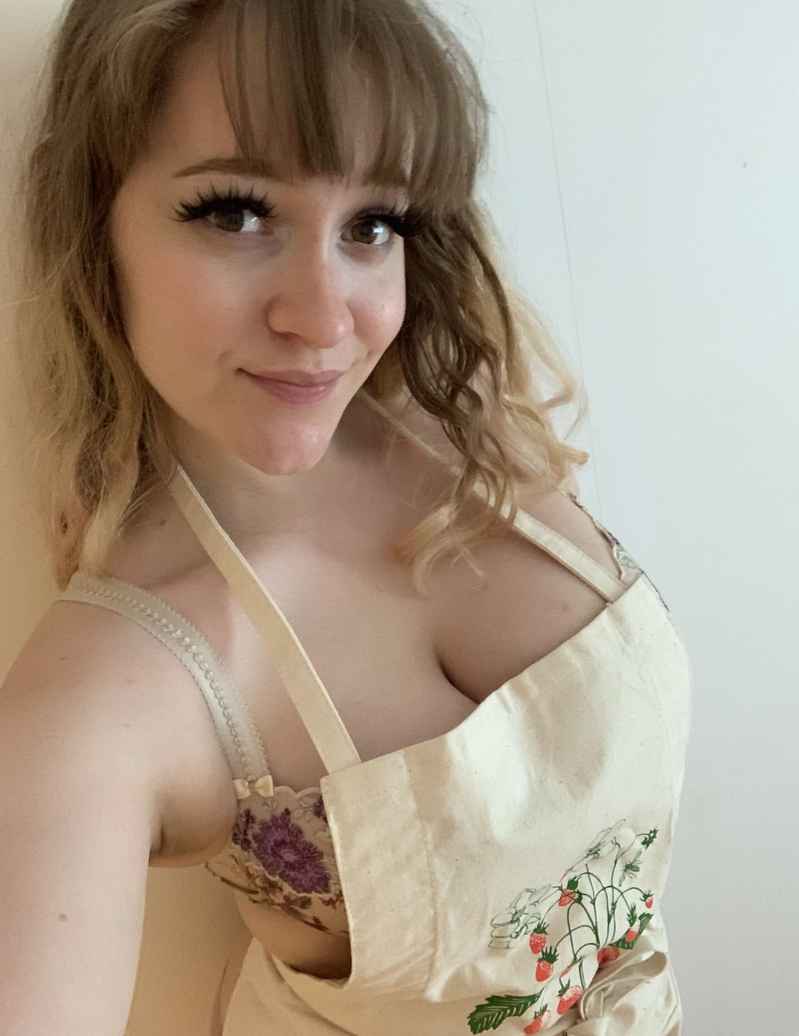 Stacy - curvy