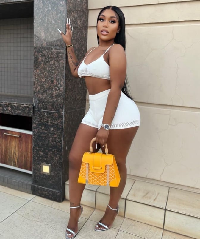Tara - outcall available
