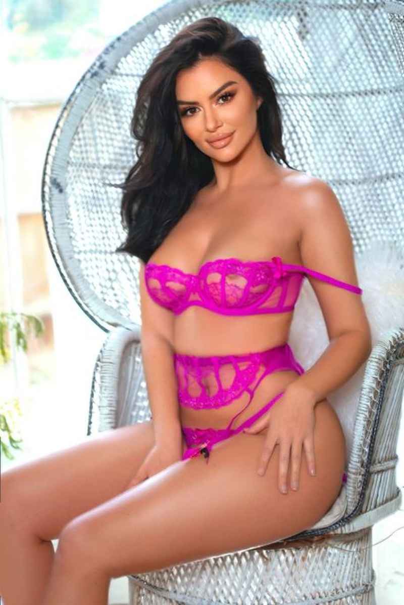 Tara - mature companion