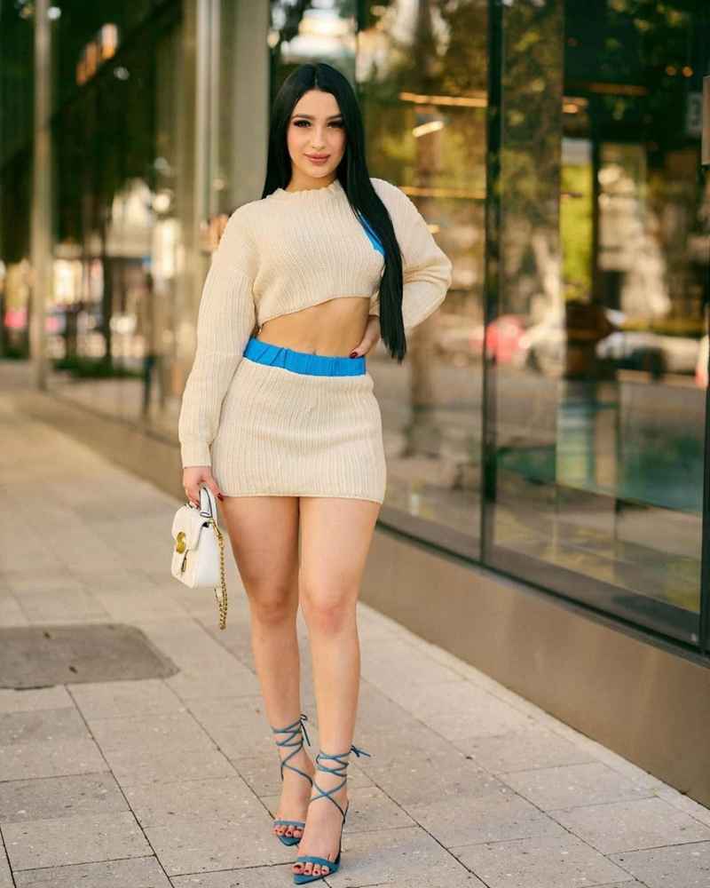 Mia - mature companion