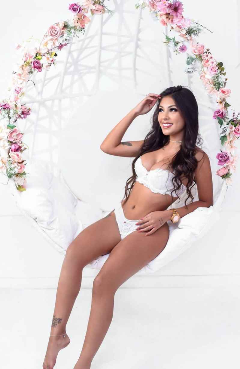 Danielle - new in town
