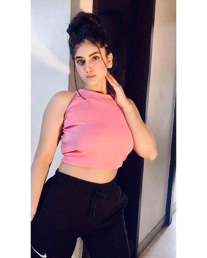 Kylie - outcall available