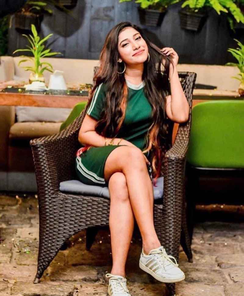 Eleonore - independent companion