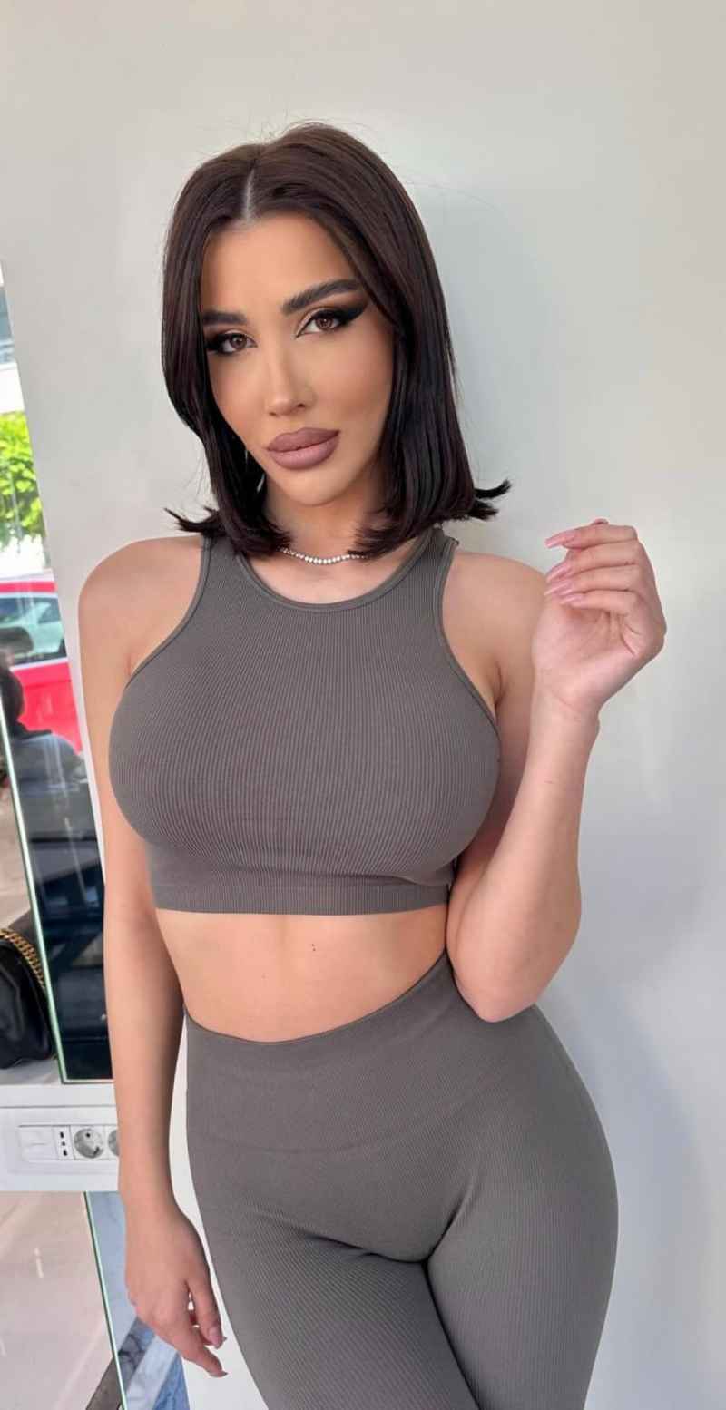 Joanne - curvy