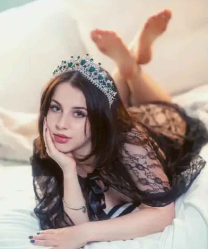 Fiona - curvy
