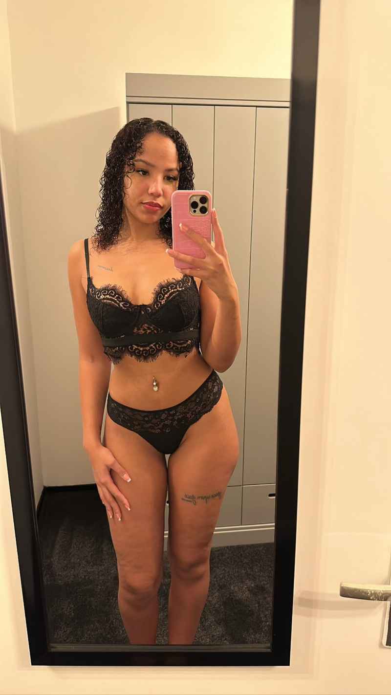 Nadine - mature companion
