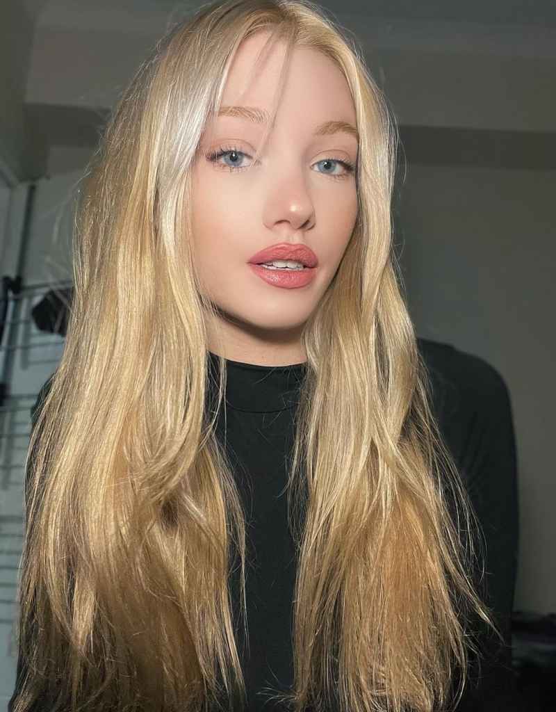 Anaelle - available now
