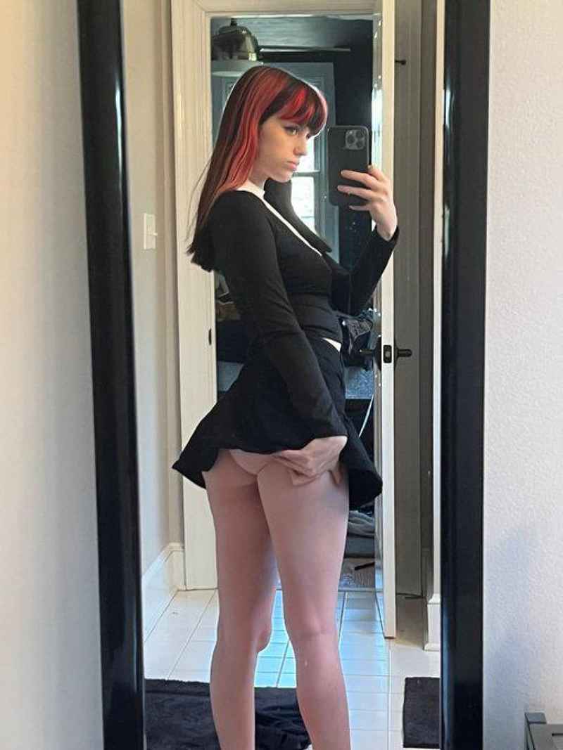 Evelyn - mature companion
