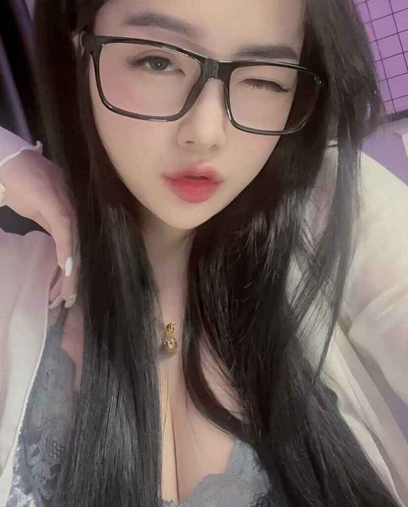 Madeline - mature companion