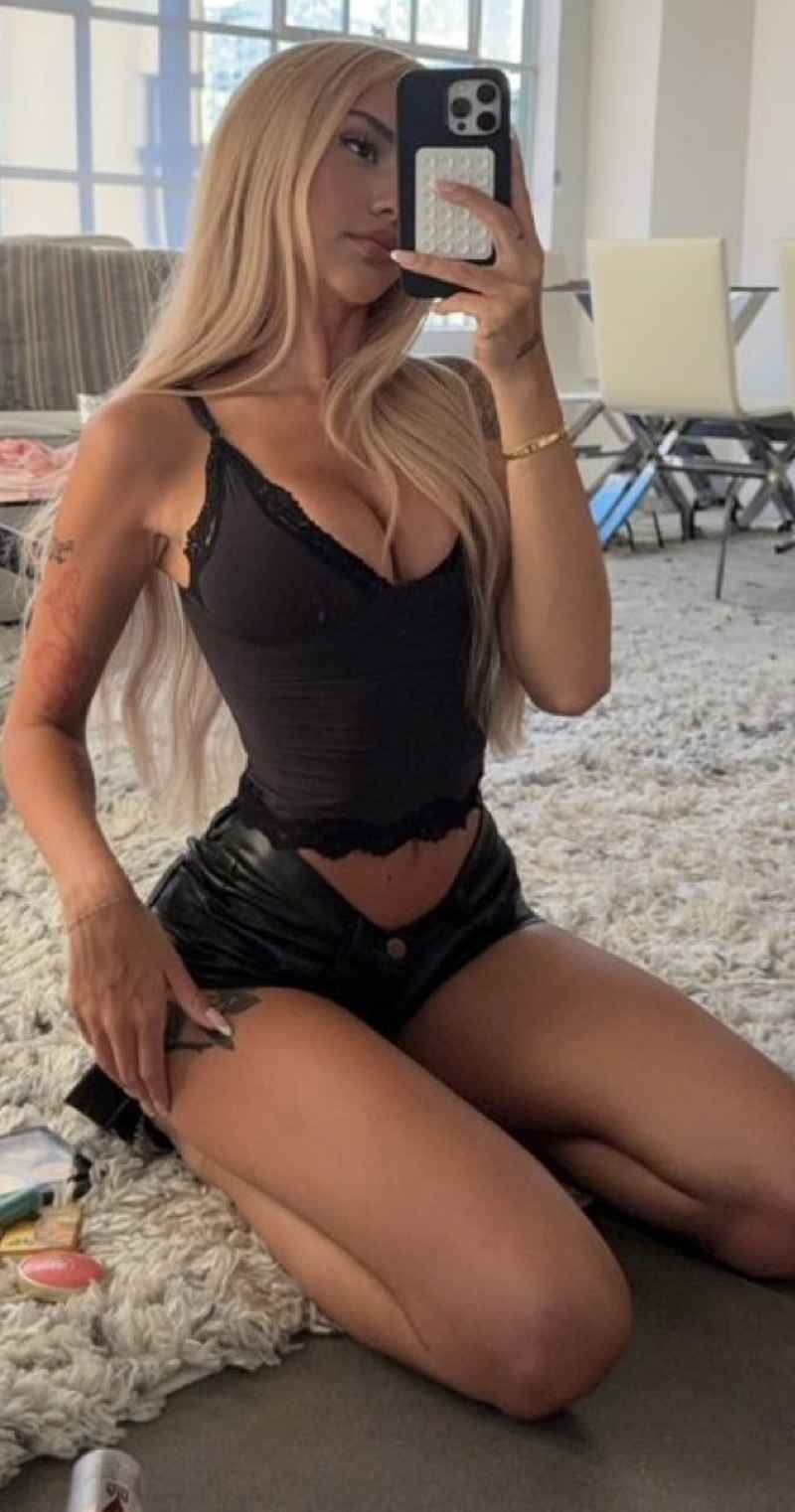 Michelle - curvy