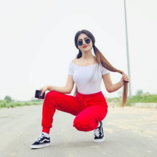 Laura - independent companion