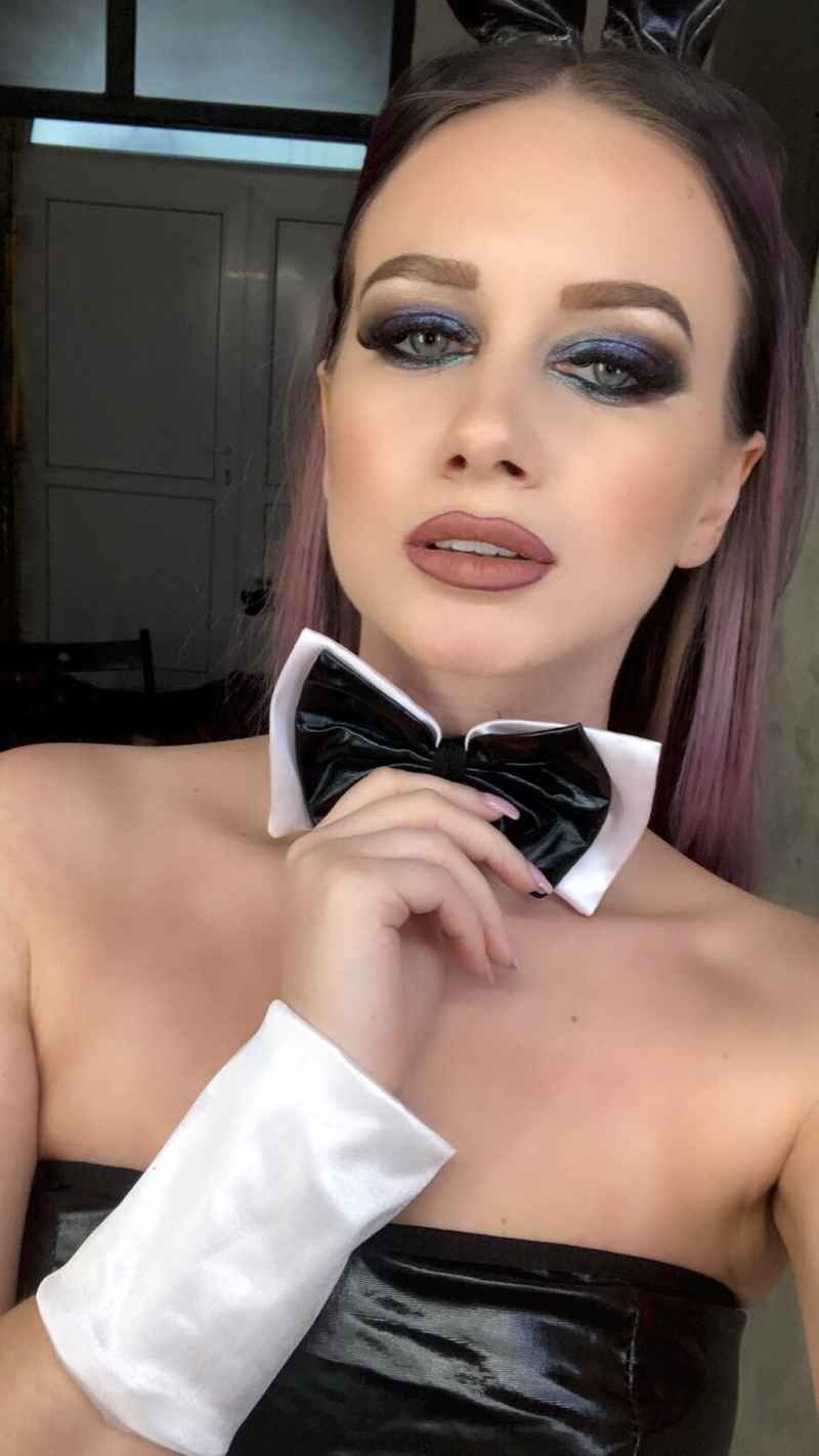 Judith - curvy