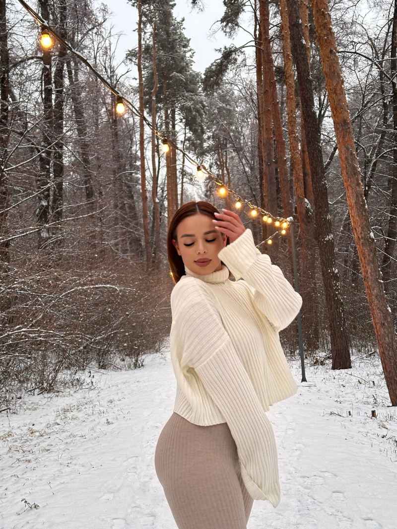 Colleen - brunette