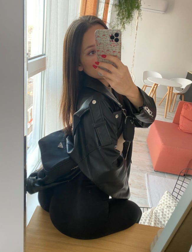 Danielle - mature companion